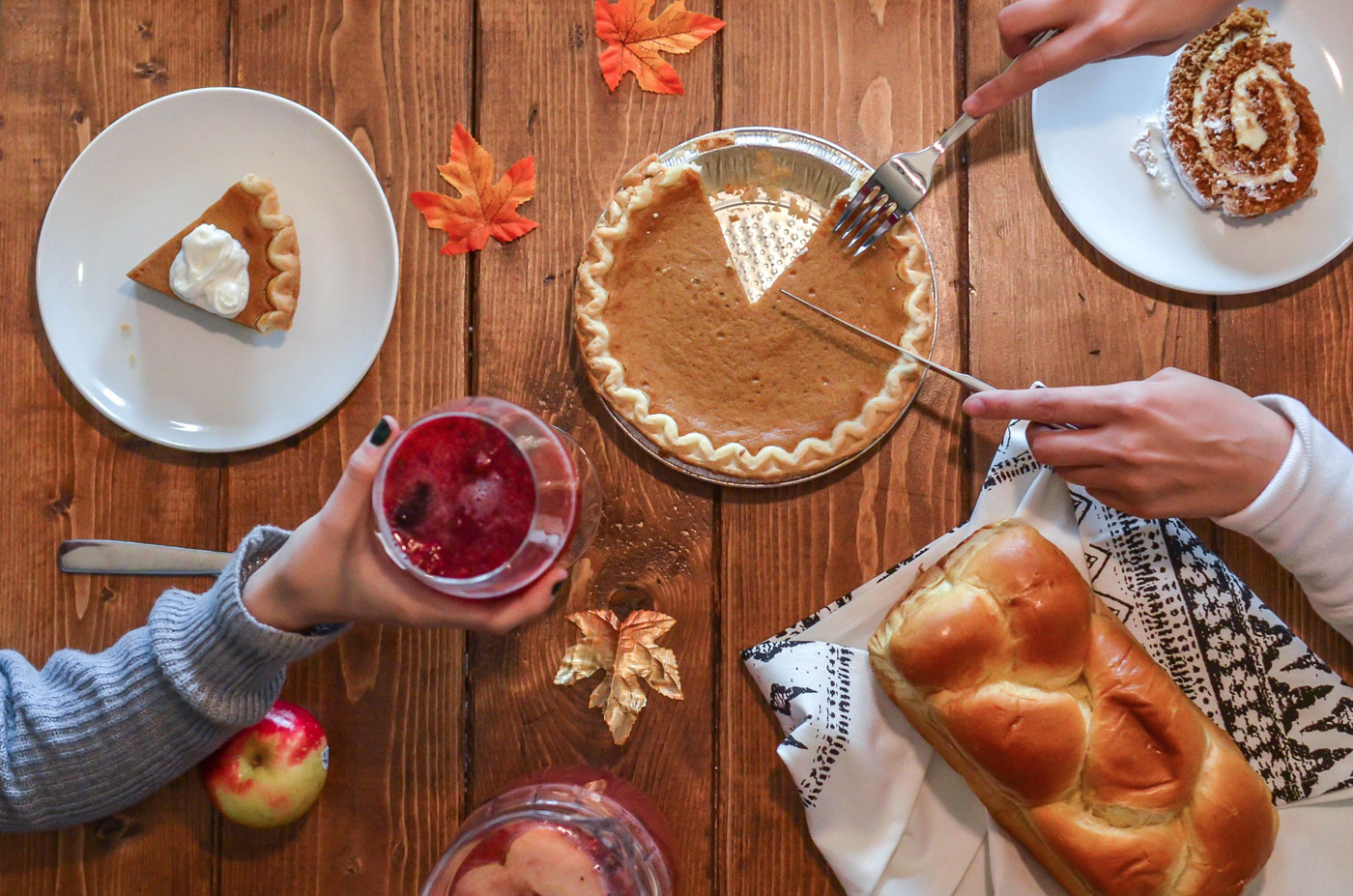 family-sharing-pumpkin-pie